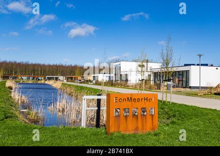 Almere, Pays-Bas, le 12 mars 2020: Ecomeerhof dans Oosterwold écologique et déstrict à Almere avec 30 maisons éconergétiques. Banque D'Images