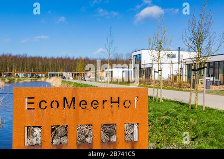 Almere, Pays-Bas, le 12 mars 2020: Ecomeerhof dans Oosterwold écologique et déstrict à Almere avec 30 maisons éconergétiques. Banque D'Images