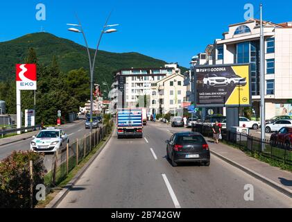 Budva, Monténégro - 10 juin. 2019. Autoroute Adriatique - la rue principale de la ville Banque D'Images