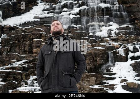 Twindefossen en hiver en Norvège. Banque D'Images