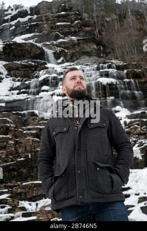 Twindefossen en hiver en Norvège. Banque D'Images