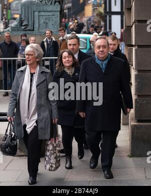 Édimbourg, Écosse, Royaume-Uni. 13 Mars 2020. Alex Salmond quitte la Haute Cour à Édimbourg le cinquième jour de son procès. Iain Masterton/Alay Live News Banque D'Images