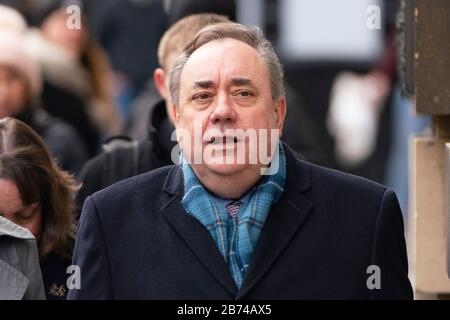 Édimbourg, Écosse, Royaume-Uni. 13 Mars 2020. Alex Salmond quitte la Haute Cour à Édimbourg le cinquième jour de son procès. Iain Masterton/Alay Live News Banque D'Images