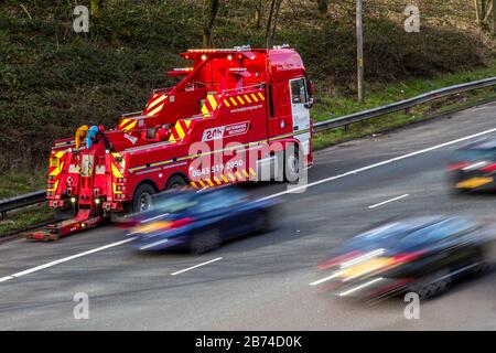 Chorley, Lancashire, Royaume-Uni. 13 mars 2020. Plusieurs pannes HGV sur la voie d'autoroute M6. Comme l'efficacité des autoroutes intelligentes est remise en question après 38 décès en cinq ans après des collisions sur l'épaule dure. Deux HVG se décomposent à moins de 50 mètres l'un de l'autre dans le Lancashire, ce qui rend difficile la récupération pour l'équipe de secours en cas de panne de 24 heures de Hough Green. Banque D'Images