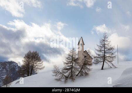 Gardena Pass chapelle, dédiée à Saint Maurice, Dolomites, Tyrol du Sud, Italie Banque D'Images