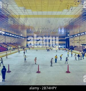 Intérieur de l'ancienne patinoire Nationale du Pays de Galles, Cardiff, Pays de Galles. UK. Circa 1980 Banque D'Images