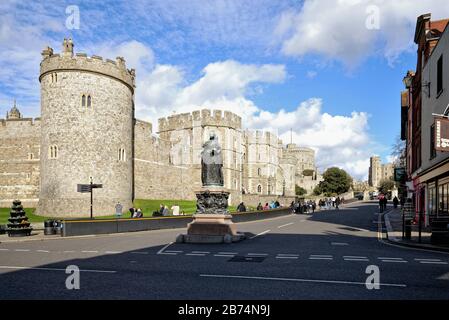 Château de Windsor vue de Castle Hill, Berkshire Angleterre Royaume-Uni Banque D'Images