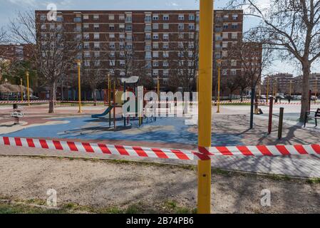 Parc de jeux fermé et vide à Palencia, Espagne en raison du coronavirus, covid-19, crise, 2020 Banque D'Images