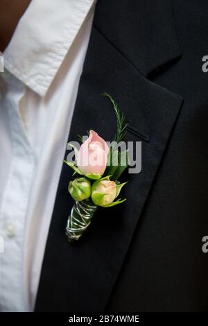 Boutonnière de mariage pour le marié Banque D'Images