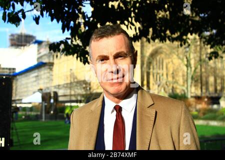 ADAM PRICE LEADER DE PLAID CYMRU PHOTOGRAPHIÉ SUR COLLEGE GREEN, WESTMINSTER, LONDRES, ROYAUME-UNI LE 11 MARS 2020. DES POLITICIENS BRITANNIQUES. GALLOIS MPS. POLITIQUE BRITANNIQUE. POLITIQUE. WELSH ASSEMBLY. POLITICIENS GALLOIS. MPS. CAMARTHAN. DES POLITICIENS CÉLÈBRES. Page du portfolio Russell Moore. Banque D'Images