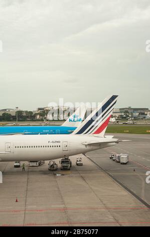 06.12.2019, Singapour, République de Singapour, Asie - deux avions passagers d'Air France et de KLM sont stationnés à l'aéroport de Changi. Les deux compagnies aériennes sont membres de l'alliance aérienne SkyTeam. [traduction automatique] Banque D'Images