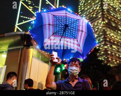 Des milliers de personnes se rallient pour la deuxième fois aux législateurs américains pour adopter une législation qui soutient le mouvement démocratique de Hong Kong. Banque D'Images