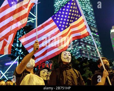 Des milliers de personnes se rallient pour la deuxième fois aux législateurs américains pour adopter une législation qui soutient le mouvement démocratique de Hong Kong. Banque D'Images