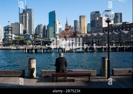 22.09.2019, Sydney, Nouvelle-Galles du Sud, Australie - vue sur Campbells Cove jusqu'aux gratte-ciel du quartier des affaires et du quartier The Rocks. [traduction automatique] Banque D'Images