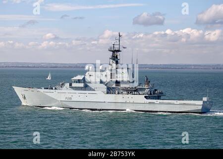 HMS Tyne dans le Solent Banque D'Images