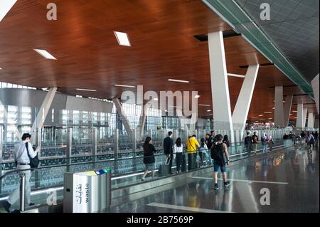 05.06.2019, Doha, Qatar - passagers à l'aéroport international de Hamad. [traduction automatique] Banque D'Images