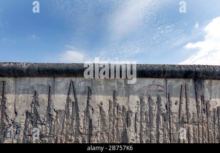 Vestiges du mur de Berlin sur Bernauer Strasse. Cette année, le 9 novembre 2019, la chute du mur de Berlin marquera le 30ème anniversaire de sa chute. [traduction automatique] Banque D'Images