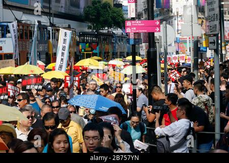 Pro-démocratie Hong Kongers participe à une marche contre une proposition de loi sur l'extradition à Hong Kong, Chine, 28 avril 2019. Plus tôt en avril, le gouvernement de Hong Kong a présenté un projet de loi d'amendement qui permettrait le transfert de fugitifs, au cas par cas, à toute juridiction avec laquelle Hong Kong n'avait pas d'accord, y compris la Chine continentale, Macao et Taïwan. Banque D'Images