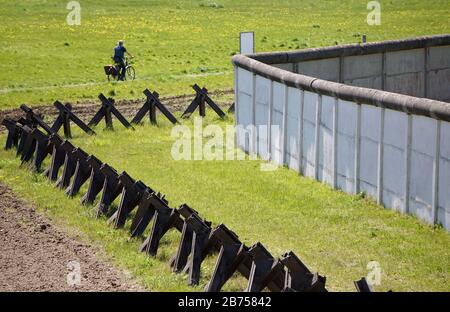 Monument frontalier de Hoetensleben, anciennes fortifications frontalières du GDR à Hoetensleben, frontière d'État actuelle entre Saxe-Anhalt et Basse-Saxe. Cette année, le 9 novembre 2019, la chute du mur de Berlin marquera le 30ème anniversaire de sa chute. [traduction automatique] Banque D'Images