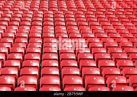 Sièges rouges au stade Anfield de Liverpool FC, le 02.03.2019. [traduction automatique] Banque D'Images