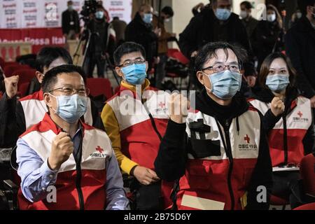 Sun Shuopeng, vice-président de la Croix-Rouge chinoise, attend la conférence de presse au siège de la Croix-Rouge italienne avec l'équipe de médecins chinois arrivés pour soutenir les médecins et les travailleurs de la santé pendant l'urgence de Coronavirus. Banque D'Images