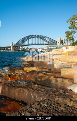 17.09.2018, Sydney, Nouvelle-Galles du Sud, Australie - vue de la banque de Millers point à Barangaroo jusqu'au pont du port de Sydney et à Kirribilli au nord de Sydney en arrière-plan. [traduction automatique] Banque D'Images