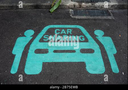 04.04.2018, Singapour, République de Singapour, Asie - un parking pour le partage de voiture dans Chinatown. [traduction automatique] Banque D'Images