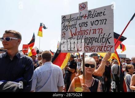 Manifestations de l'AFD à Berlin le 27 mai 2018, manifestant contre le chancelier et pour le "futur de l'Allemagne". . [traduction automatique] Banque D'Images