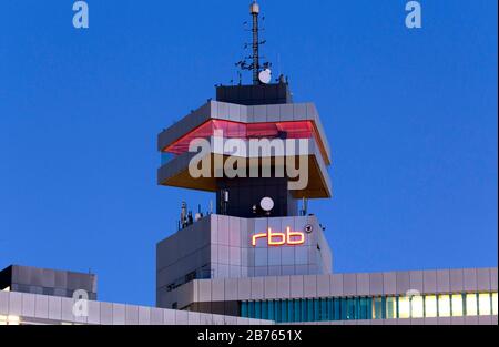 Vue sur le 21.01.2016 du centre de télévision rbb à Theodor-Heuss-Platz à Berlin. Rundfunk Berlin-Brandenburg,rbb, est la société de radiodiffusion d'État des États de Berlin et de Brandebourg. [traduction automatique] Banque D'Images