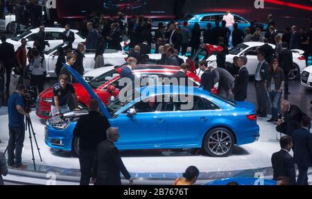 Les visiteurs de la 66ème IAA Cars Francfort-sur-le-Main pourront voir les derniers modèles Audi sur le stand Audi le 16.09.2015. [traduction automatique] Banque D'Images