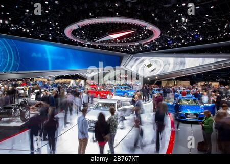 Les visiteurs de la 66ème IAA Cars Francfort-sur-le-Main pourront voir les derniers modèles Audi sur le stand Audi le 16.09.2015. [traduction automatique] Banque D'Images