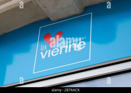 Bordeaux , Aquitaine / France - 03 07 2020 : le département de Vienne signe des emblèmes français du département Banque D'Images