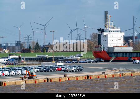 Emden, voitures en attente d'expédition dans le port, usine VW, Frise orientale, Basse-Saxe, Allemagne Banque D'Images