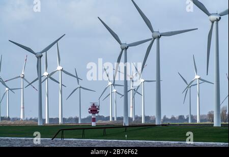 Parc éolien, Wybelsum polder, à l'ouest d'Emden, à l'embouchure du Weser, Dollard, Allemagne Banque D'Images