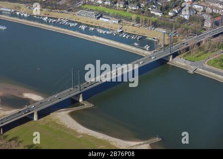 , Rhin avec le pont Theodor Heuss à Düsseldorf, 09.01.2009, vue aérienne, Allemagne, Rhénanie-du-Nord-Westphalie, Bas-Rhin, Düsseldorf Banque D'Images