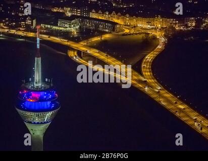 Tour du Rhin à Düsseldorf la nuit 13.12.2012, vue aérienne, Allemagne, Rhénanie-du-Nord-Westphalie, Bas-Rhin, Düsseldorf Banque D'Images