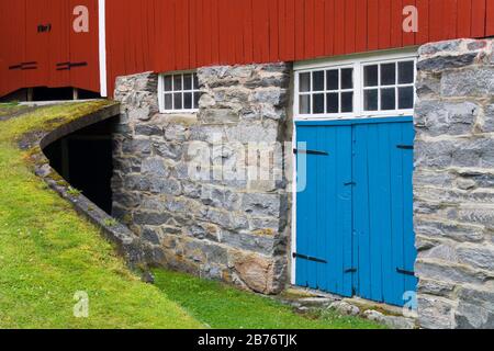 Grange dans Village Geiranger Fjord Geirangerfjord,, dans le Nord de la région, la Norvège, Scandinavie Banque D'Images