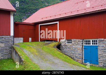 Grange dans Village Geiranger Fjord Geirangerfjord,, dans le Nord de la région, la Norvège, Scandinavie Banque D'Images