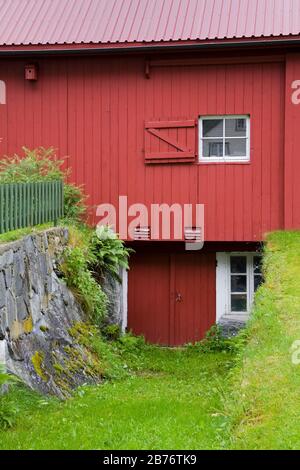 Grange dans Village Geiranger Fjord Geirangerfjord,, dans le Nord de la région, la Norvège, Scandinavie Banque D'Images