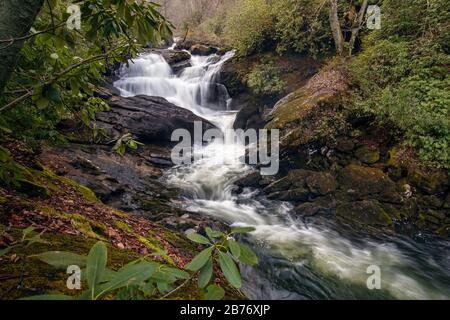 Chutes De Scadin - Gorge De La Rivière Cullasaja, Forêt Nationale De Nantahala, Près Des Highlands, Caroline Du Nord, États-Unis Banque D'Images