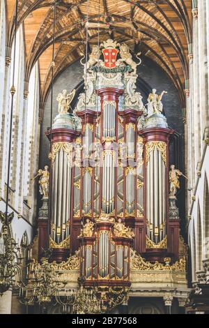 Plan vertical d'orgue à pipe dans le Grote Kerk à Haarlem, pays-Bas Banque D'Images