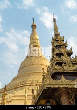 Pagode Shwedagon temples complexes dorés et stupa.également connu sous le nom de Grande pagode de Dagon Banque D'Images