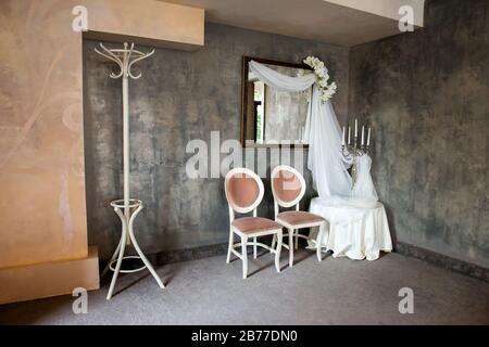 décoration vintage de mariage avec voiles, bougies et orchidées Banque D'Images