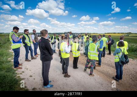 Un passage près de Stonehenge lors d'une visite des inspecteurs et des parties intéressées qui enquêtent sur la proposition de construire le tunnel de l'A303 Banque D'Images