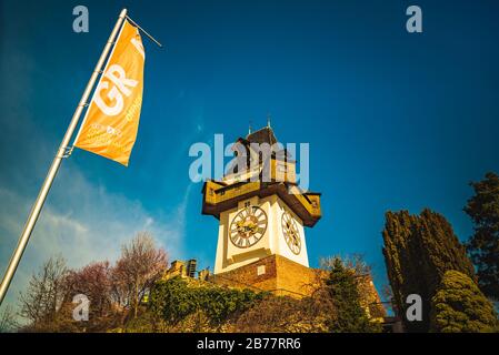 Site touristique d'Uhrturm avec vue sur le paysage urbain de Graz, région de Styrie en Autriche Banque D'Images