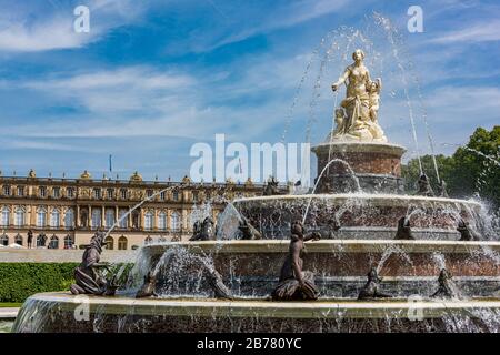 Fontaine de Latona à Herrenchiemsee construite sur Herreninsel en Bavière, semblable au château de Versailles Banque D'Images