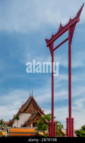 Vue magnifique sur le temple de Giant Swing, une structure religieuse dans le sous-district de Sao Chingcha, district de Phra Nakhon, Bangkok, Thaïlande Banque D'Images