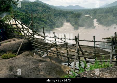 cascade athirapally kerala inde Banque D'Images