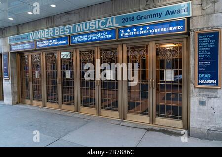 New York, États-Unis. 13 mars 2020. Cher Evan Hansen sur Broadway musical annulé en raison de l'éclosion de COVID-19 au Music Box Theatre (photo de Lév Radin/Pacific Press/Sipa USA) crédit: SIPA USA/Alay Live News Banque D'Images