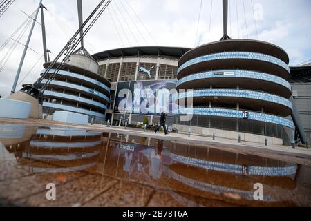 Vue à l'extérieur du stade Etihad, stade du Manchester City Football Club, suite à l'annonce d'hier que la Premier League a suspendu tous les matches jusqu'au samedi 4 avril 2020. Banque D'Images